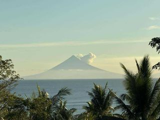 Agricultural Lot with Improvement with Beachfront and Magnificent view of Mayon Volcano