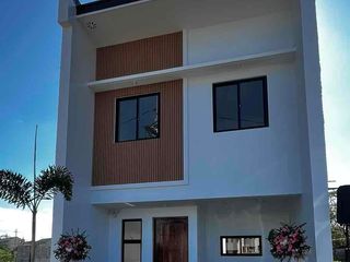 Pre Selling House and Lot  in Dasmariñas, Cavite Near Lasalle