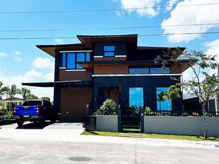 Mirala Nuvali 6 Bedrooms Modern Contemporary House For Sale, Calamba, Laguna