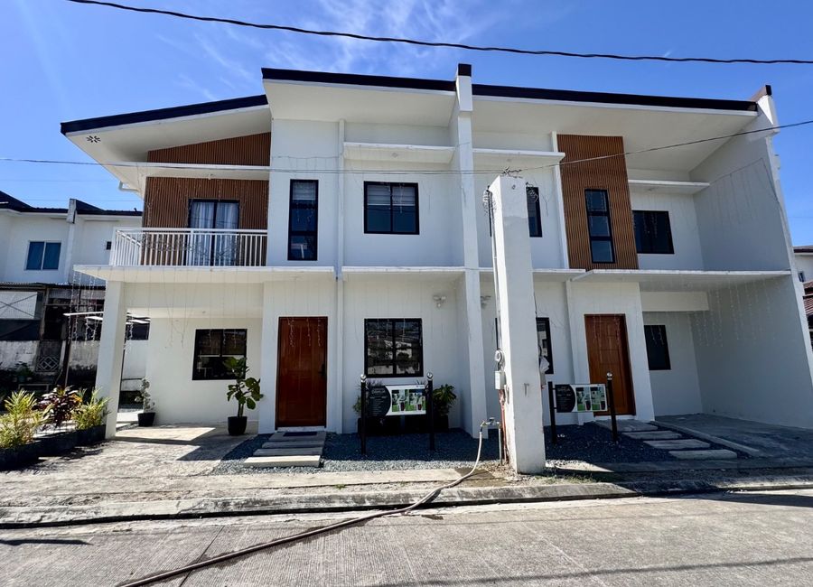 FOR SALE 4 BR Townhouse with GF Room in Dasmariñas City Bayan