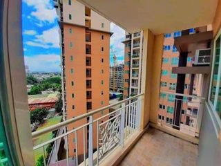 3 Bedroom Unit For Sale Rent To Own 25K/MO  The Rochester Garden, Pasig City near BGC Sm Aura Airport