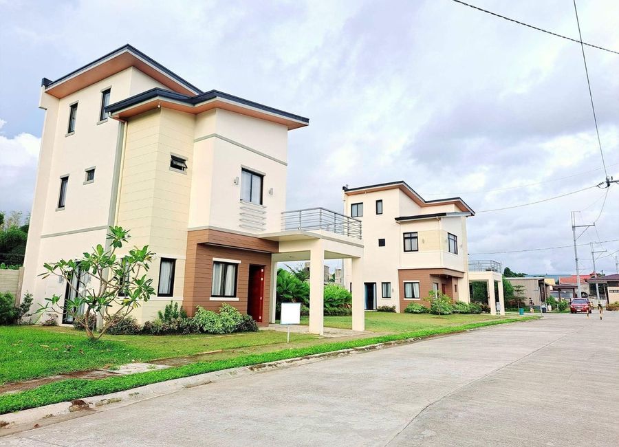 Spacious Single Attached house and lot in Amaresa near Quezon City