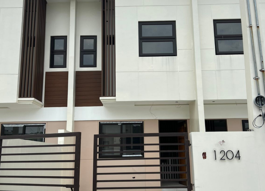 FOR SALE: 3-BEDROOM TOWNHOUSE (Pre-Selling) Metrocity Communities North Estate