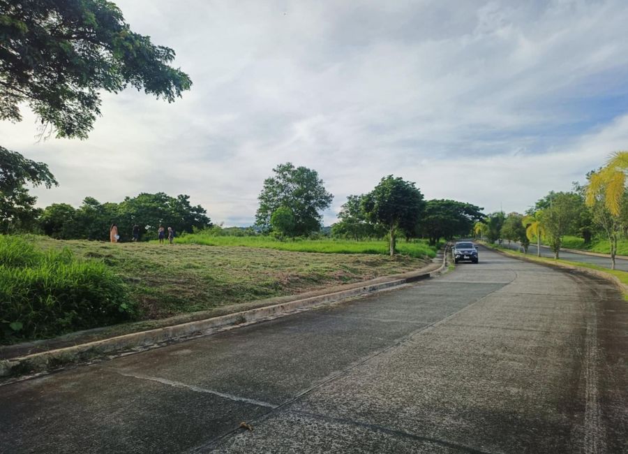 Splendido Tagaytay Lot for sale view of Taal lake and Golf course
