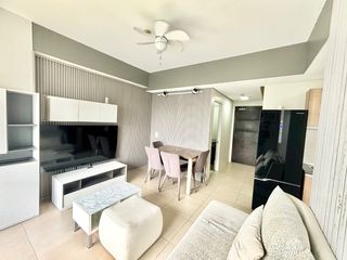 Good deal! Below Market Value! Beautiful Newly Renovated 2 Bedroom Loft Unit in Avida 34th Tower 2 Fort Bonifacio, BGC Taguig City