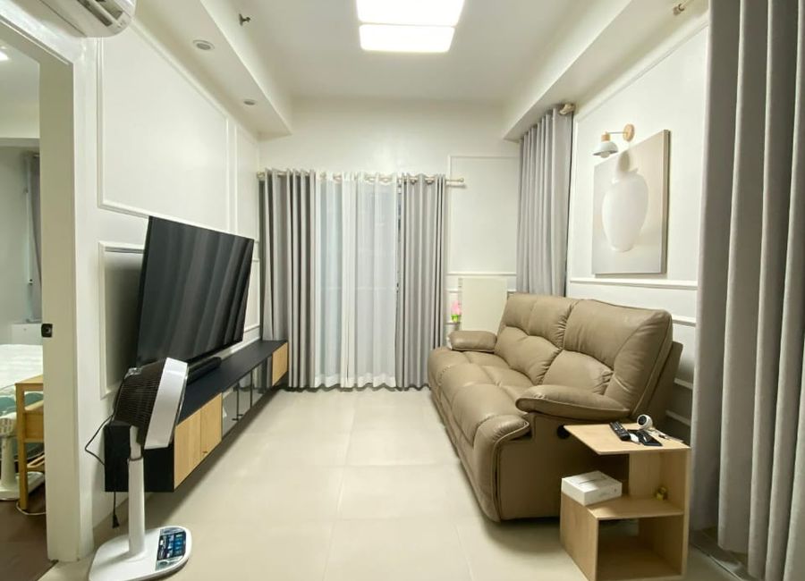 CRESCENT PARK RESIDENCES: 2BR For Sale, 81.2 sqm, Newly renovated! furnished, 1 parking, P19.5M