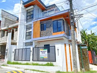 Corner End Unit House for Sale near SM City Caloocan!