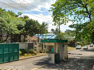 LOT WITH OLD STRUCTURE FOR SALE IN GREENHILLS WEST