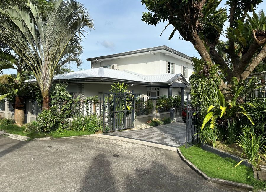 6 Bedroom Family Home