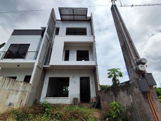 Brgy Dela Paz Antipolo Rizal 3-Storey 4 Bedroom Townhouse For Sale w/ 2 Carport-JV2