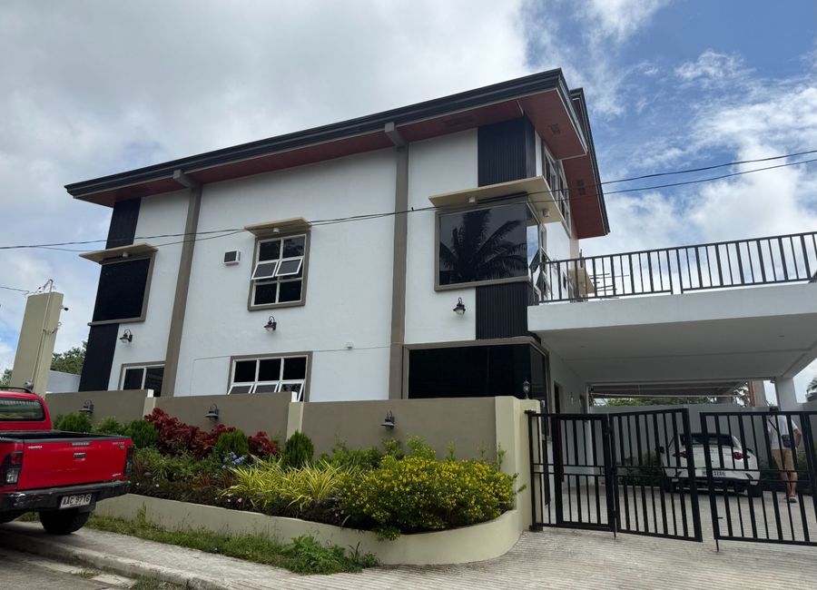 House and Lot with POOL Bgy. Maiitim II West, Tagaytay for SALE! 420 sqm at 18M neg