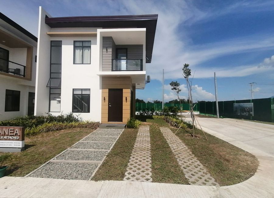 For sale House and Lot along Mabalacat Magalang Rd Pampanga
