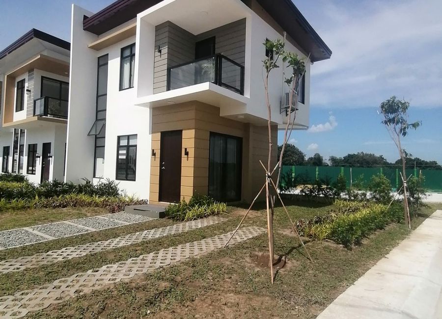 For sale Single Attached unit along Mabalacat Magalang Rd Pampanga