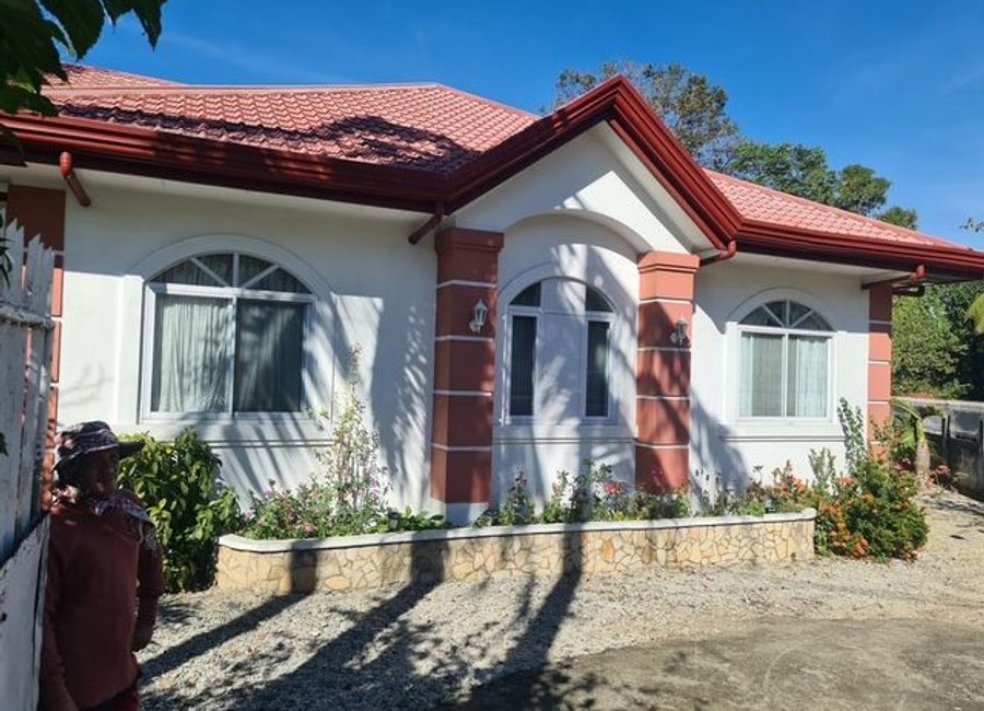 House near beach with English 3 pin plug sockets