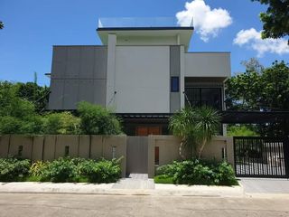 Modern 3 Storey Fully Furnished House with Roof Deck and Gym in Manila Southwoods Residential Estates