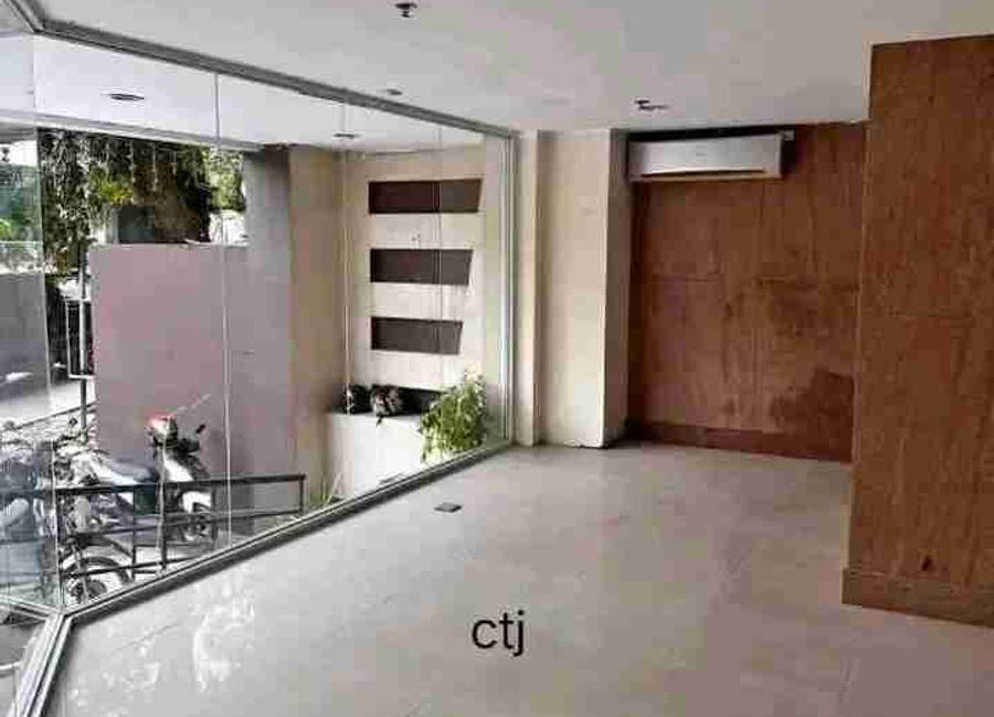 FOR SALE: Commercial Condominium Unit – Prime Location