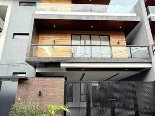 Luxurious 3-Storey Contemporary Home with Pool in Greenwoods Executive Village