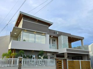 5 BEDROOM HOUSE & LOT WITH POOL FOR SALE IN ANGELES CITY NEAR NLEX