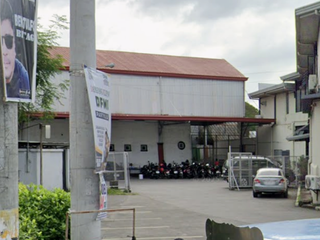Warehouse Complex with Mezzanine Office and Garage Sale area for Lease