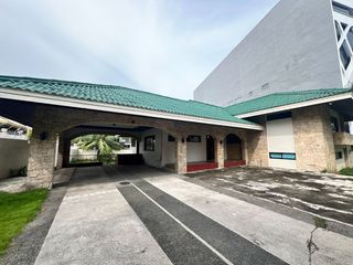 5BR Bungalow 740sqm 5-car Beverly Hills Sudlon Lahug