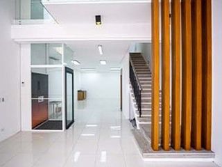 4 STOREY COMMERCIAL BUILDING FOR SALE