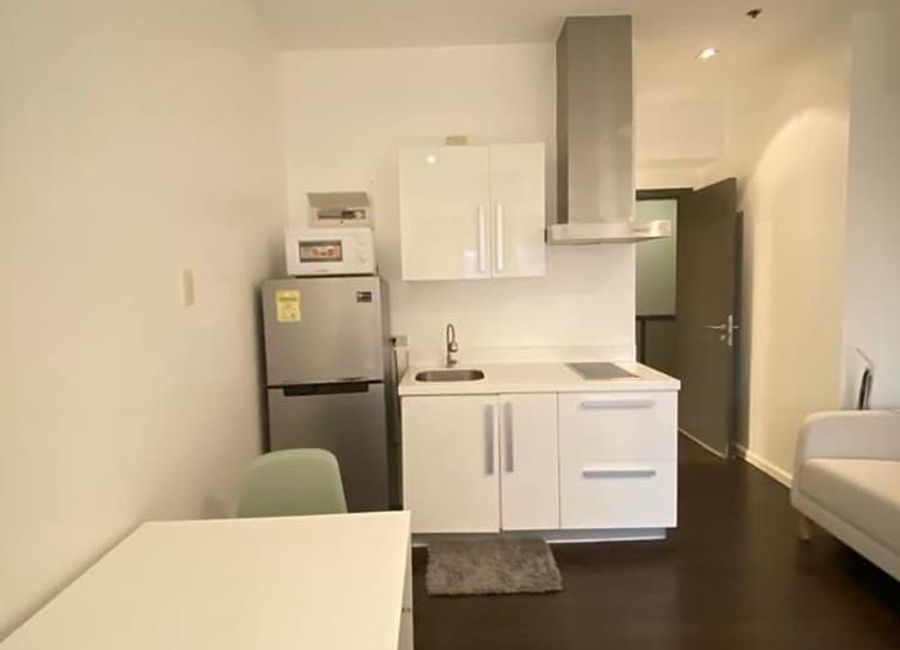 KNIGHTSBRIDGE STUDIO UNIT FOR SALE