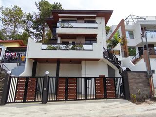 RFO Newly Built 3-Storey 5 Bedrooms House and Lot Located in Camp 7 Baguio City-JV2