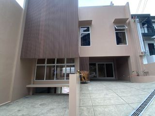 For Sale 3-Storey 4 Bedroom Modern House w/ Basement w/ 2-3 Carport Located in San Luis Village Baguio City-JV2