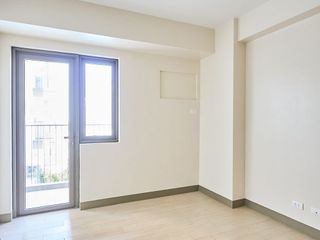 BRYANTPARKLANE06XW: For Rent Semi Furnished Studio with Balcony in Bryant Parklane