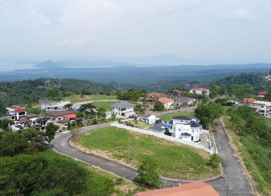 Overlooking Residential Lots for Sale in Splendido Taal Residential Estate – Metro Tagaytay (Near Twin Lakes)