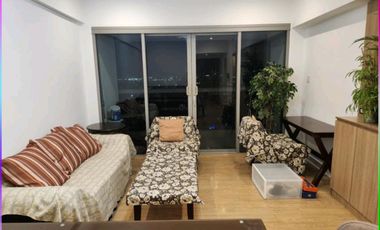 High-Floor 1BR with Parking One Shangri-La Place — Ortigas Center