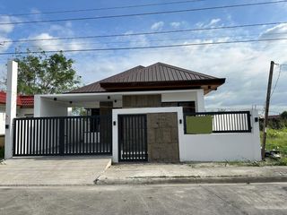 BUNGALOW HOUSE FOR SALE IN HAMPTON ORCHARD BACOLOR PAMPANGA