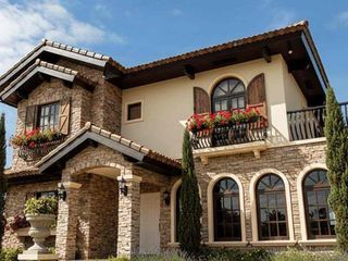 Pre-selling lots at Portofino South