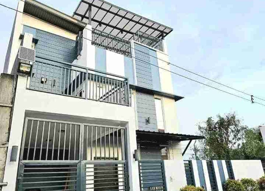 FOR SALE: NEWLY RENOVATED SKYSCRAPER STAYCATION WITH APARTMENT UNITS