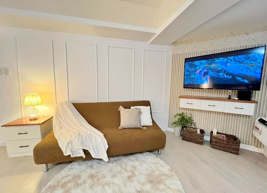 Fully furnished 1 Bedroom RFO Corner unit at Azure North for Sale!