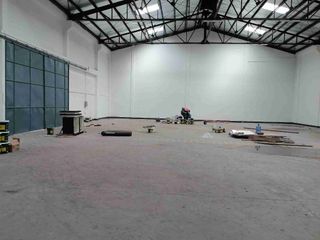 900 sqm WAREHOUSE WITH OFFICE/ MEZANINE FOR LEASE IN PARANAQUE. P285/ SQM. DIRECT CLIENTS ONLY.