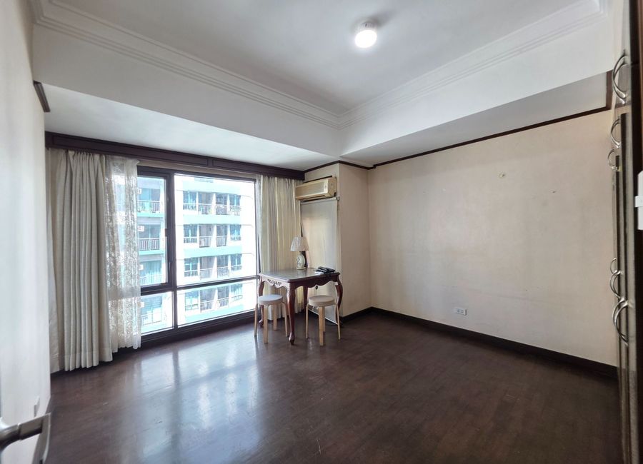 BAY GARDENS CLUB MACTAN TOWER PASAY FOR SALE