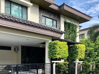 HOUSE WITH GARDEN IN ACACIA ESTATES | Modern Design House for Sale in Mahogany Place 3 near BGC