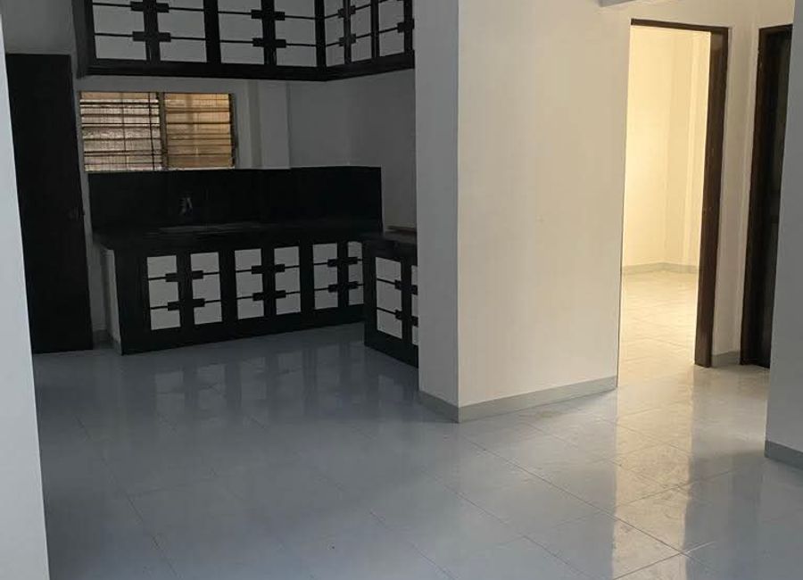 FOR SALE 5 DOOR APARTMENT INCOME GENERATING PROPERTY IN ANGELES CITY NEAR AUF