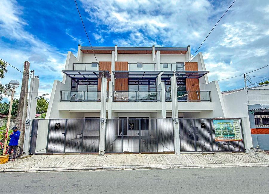 500K DP - Modern 3 Storey Townhouse in Pilar Village Las Pinas City