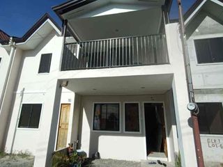 Affordable 3-bedroom Townhouse for sale Clean titled in Basak Sudtunggan Lapulapu City