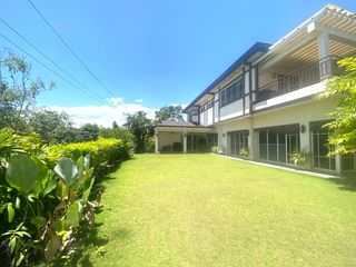 Spacious 5 Bedrooms House w/ Big Garden in Northtown