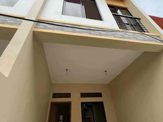 House and Lot For Sale in UPS-5 Parañaque 2%-Cash 👉65,590 Out Lipat Agad