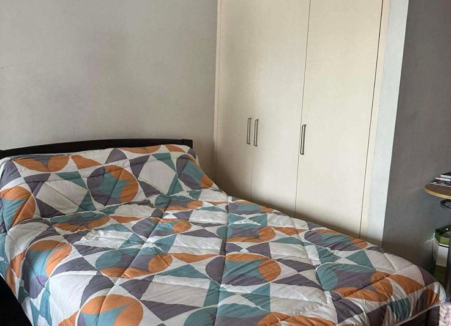 Clean Title RFO Furnished Studio Unit with Parking FOR SALE at Manansala Tower Rockwell Makati