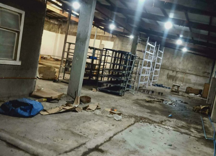 Warehouse with Bung House for sale in Val. City (592) sq.m