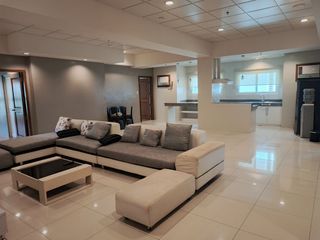 Zenith Central 4BR Penthouse 230sqm Home-Office Parking Ayala CBP