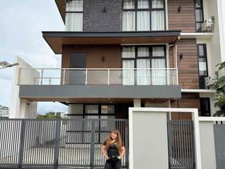 Panoramic City View! Vista Grande Furnished House for Sale!