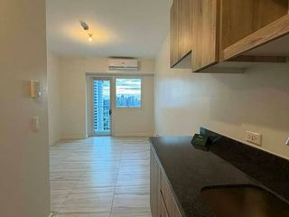 Studio Unfurnished with Balcony For Rent Maven Capitol Commons Pasig