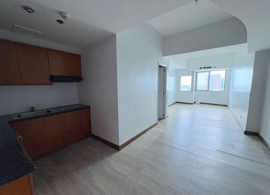 RUSH: PEARL OF THE ORIENT, Roxas Blvd (50% lower than Zonal Value)