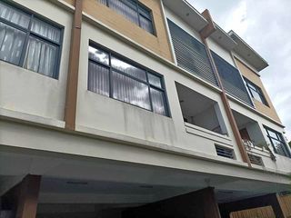 3-Storey 3-Bedroom Townhouse with 3-Car Garage and Maids' Room For Sale at Plainview Mandaluyong